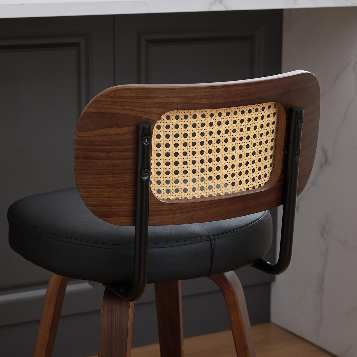 BARHOCKER SET 2 STK. 90 cm Walnuss & Schwarz Drehbare Rattan Barstühle mit Polstersitz - Schwarz, Leder (56/90/43cm) - Urban Meuble