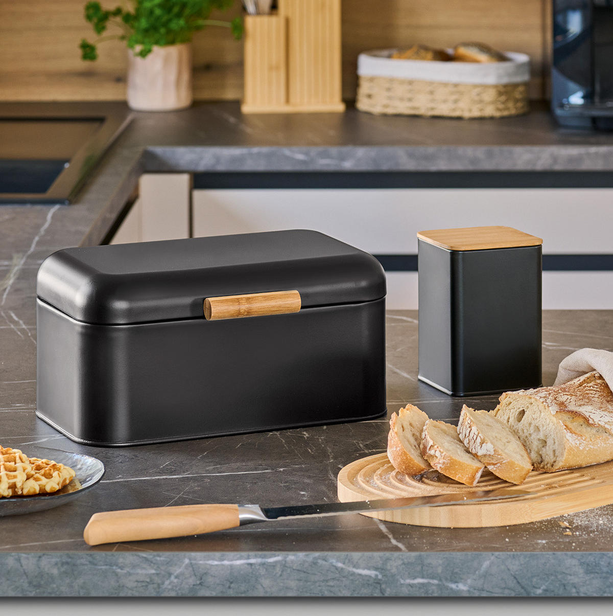 BROTKASTEN aus Metall 30,5/20,5/15,2 cm - Schwarz, Naturmaterialen (20.5/15.2/30.5cm) - ZELLER