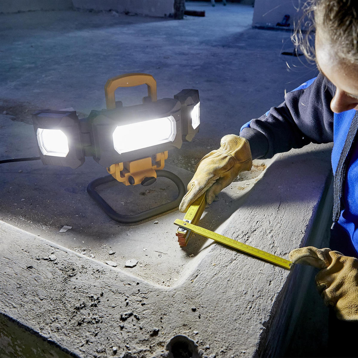 LED-ARBEITSSTRAHLER - mit schwenkbaren Seitenstrahlern und 4000 Lumen für Baustellen und Werkstätten, 2er-Set - Schwarz, Metall (76/76/147cm) - Northpoint