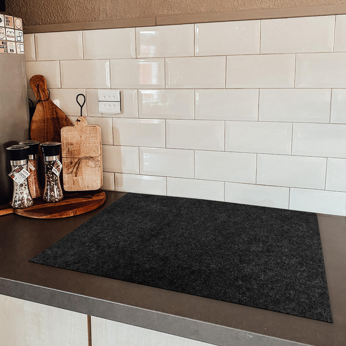 HERDABDECKPLATTE Granit - Schwarz - Granitstruktur - Dunkel Induktionsmatte 71x52 cm - Schwarz, Kunststoff (71/52/0.2cm) - MuchoWow