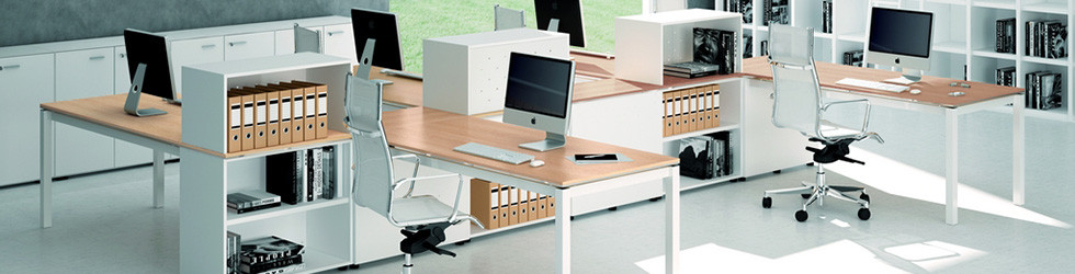 kancelář s ergonomickými kancelářskými židlemi