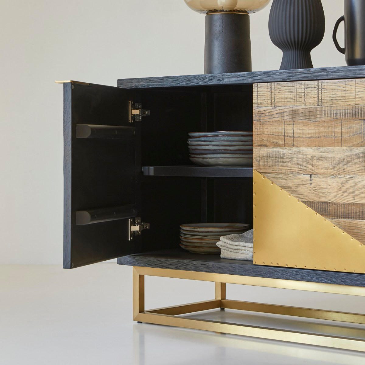 TV-SCHRANK Oscar Schwarz aus Eiche - Schwarz, Holz (160/70/45cm) - Tikamoon