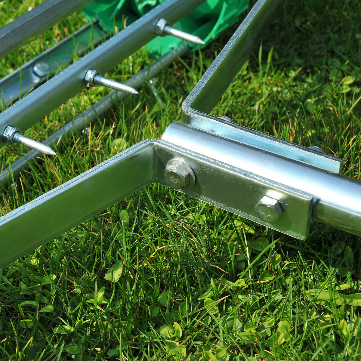 RASENLÜFTER Grifflänge, einstellbar Handvertikutierer, verzinktes Rohr, Grün+Silber - Silberfarben, Kunststoff (43.5/15/139cm) - Outsunny