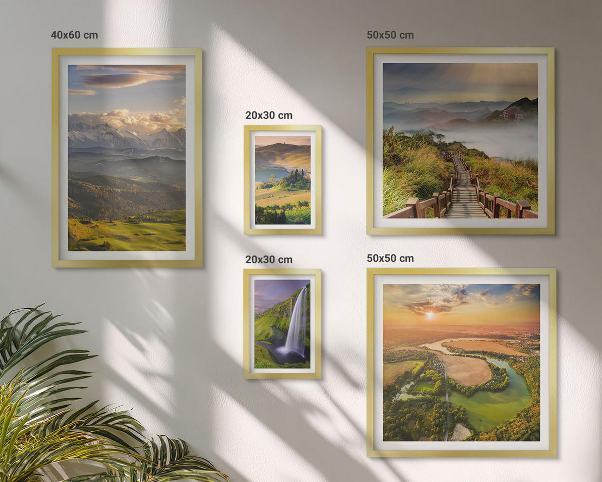 WANDBILDER 5er Set - 50x50 cm & 20x30 cm & 40x60 cm Goldrahmen - Grüne Hügel mit einer Burg - Goldfarben, Kunststoff (40/60cm) - ArtPrintCave