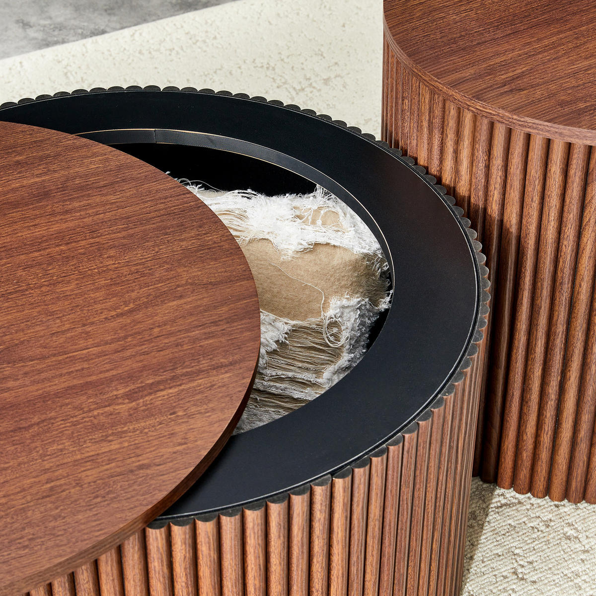 COUCHTISCH 2er-set in walnuss-optik, rundes säulen-design & versteckter stauraum - Walnussfarben, Holzwerkstoff (65/65/40cm) - Urban Meuble