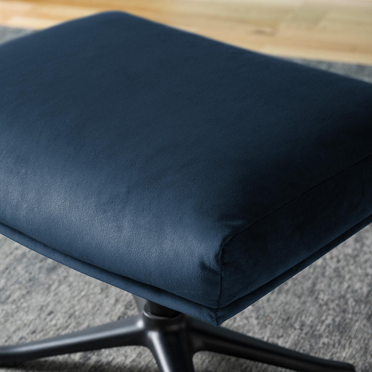 POLSTERHOCKER mit Kreuzfuß - Schwarz/Dunkelblau, Textil/Metall (51/37/41cm) - home24