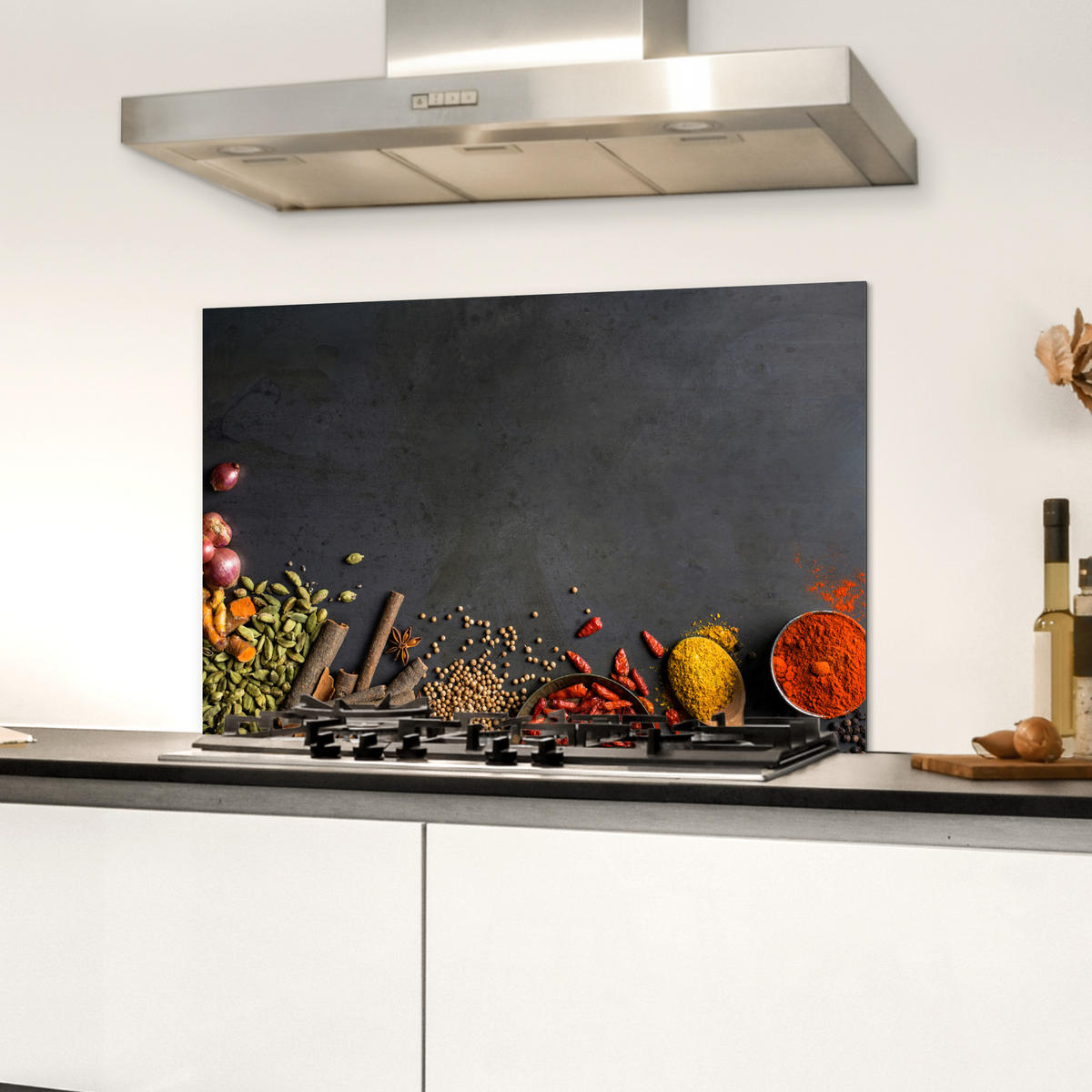 SPRITZSCHUTZ KÜCHE Kräuter - Lebensmittel - Gewürze - Schwarz - Paprika - Zimt 70x50 cm - Currygelb, Metall (70/0.3/50cm) - MuchoWow