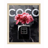 POSTER Coco Noir – Elegantes Parfüm-Flakon mit Pfingstrosen - ohne Rahmen - Schwarz/Rosa, Naturmaterialien (50/70/0.1cm) - Justgoodmood