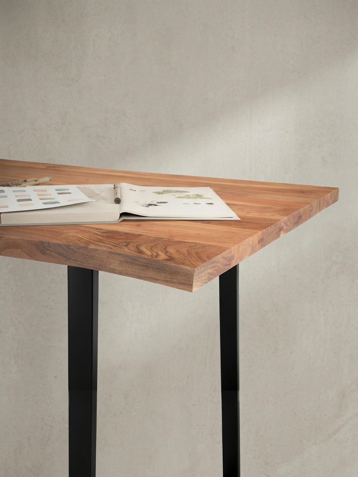 SCHREIBTISCH Massivholz Baumkante Handgefertigt Akazie TARN, Goldbraun-Schwarz 160x80x76 cm - Schwarz/Braun, Holz/Metall (80/160/76cm) - KADIMA DESIGN