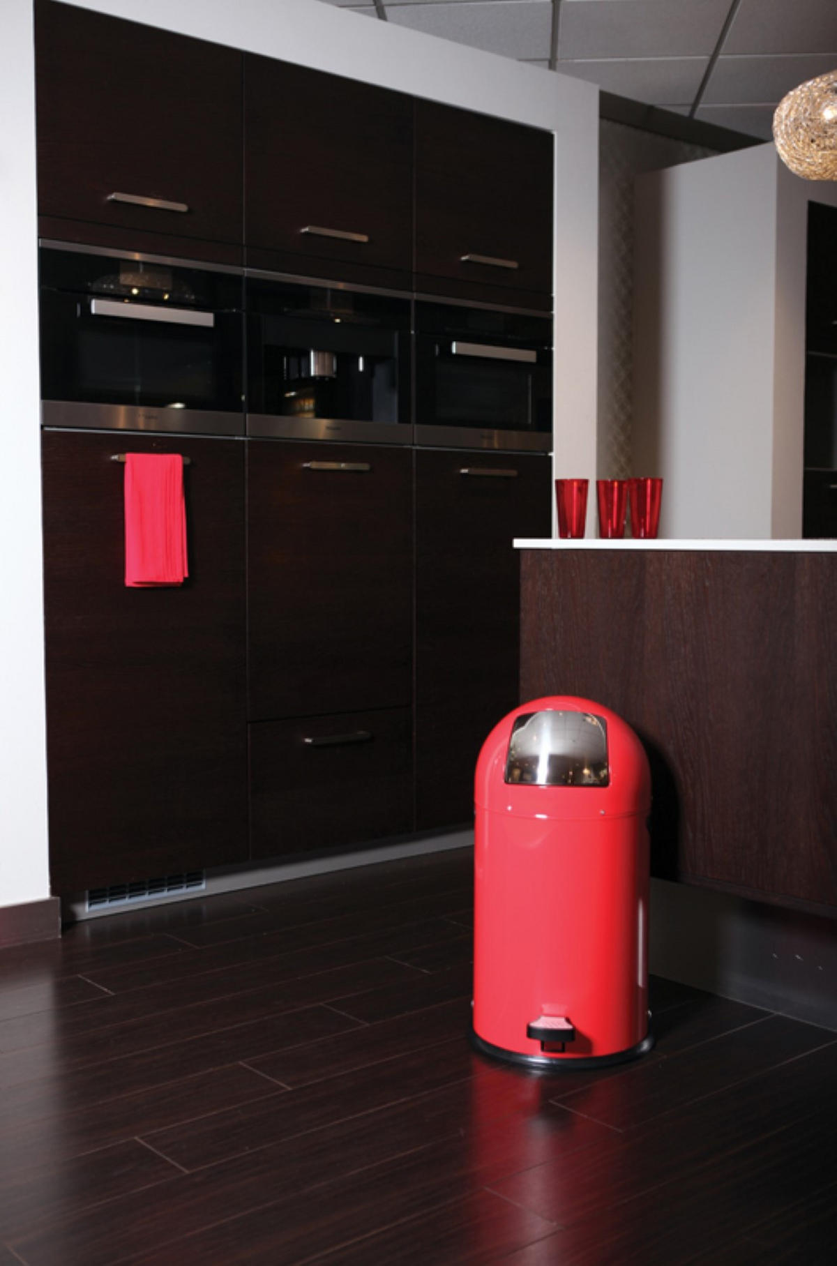 MÜLLEIMER Stilvoller Eleganter Mit Starkem Fußpedal und Verzinktem Inneneimer 33 Liter 70 x 38 x 37,5 cm Rot - Rot, Metall (38/70/43.5cm) - PROREGAL