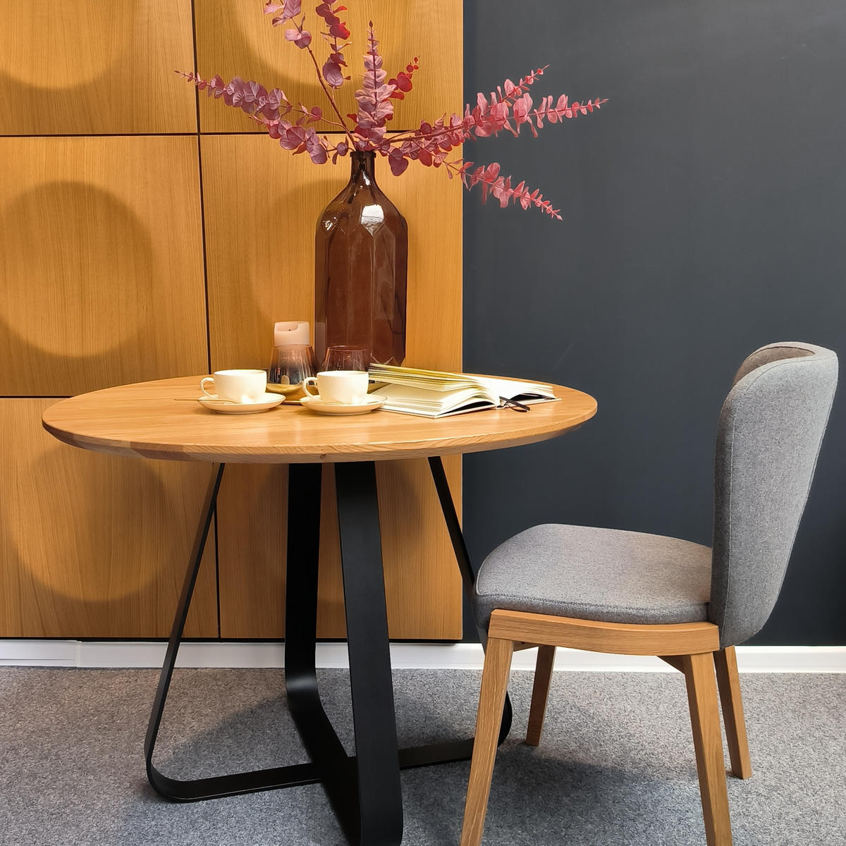 ESSTISCH Loop Runder aus massivem Eichenholz 110 cm - Eichefarben/Schwarz, Holz/Metall (110/110/75cm) - Danzz