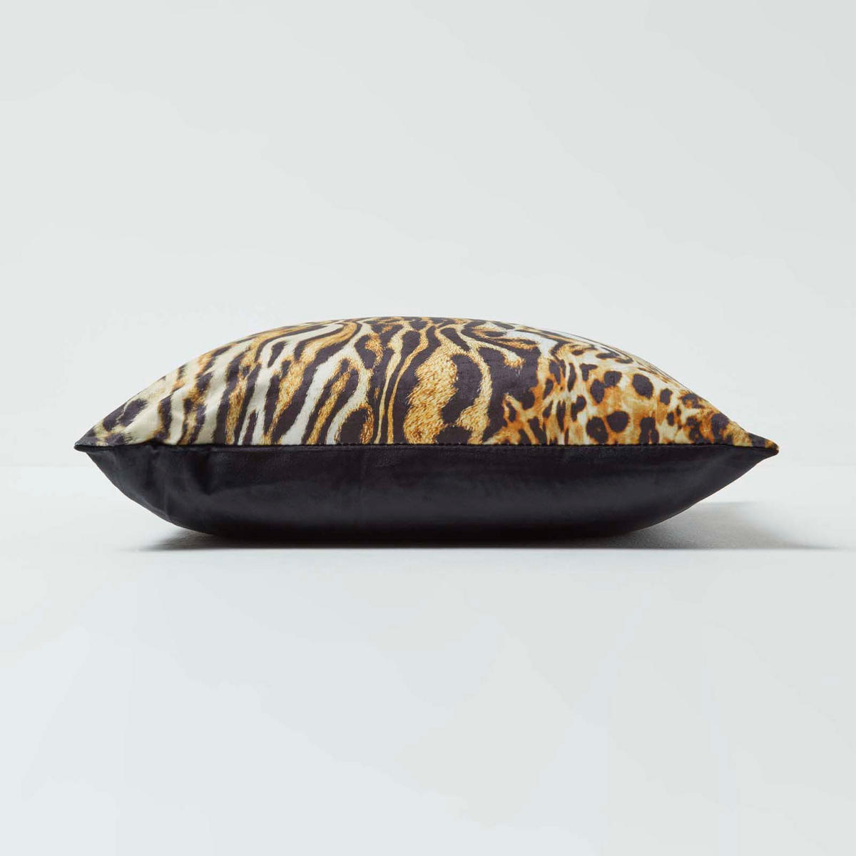 KISSENHÜLLE Tiger – Samt schwarz-gold 46/46 cm - Schwarz, Textil (46/46cm) - Homescapes