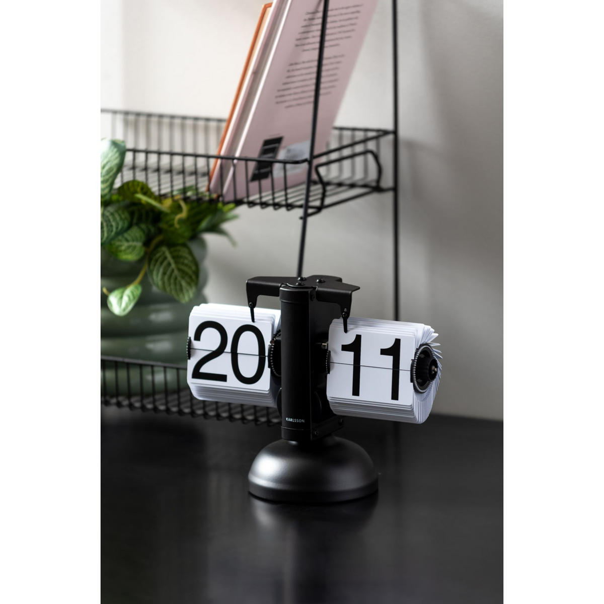 TISCHUHR Small Flip Weiß 9.5/21/16.5 cm - Weiß, Metall (21/16.5/9.5cm) - Karlsson