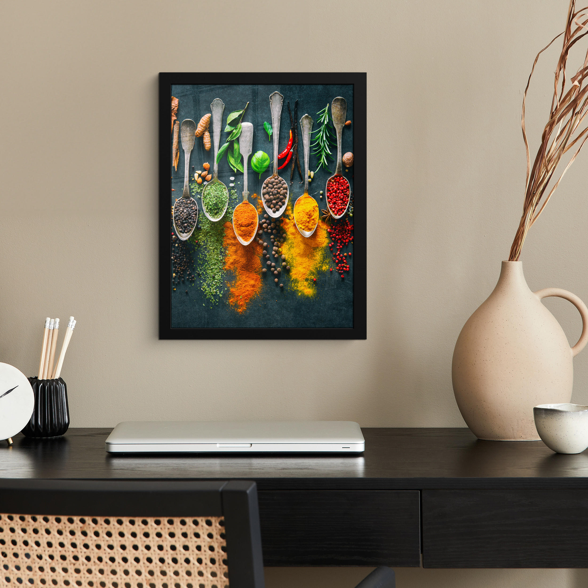 GERAHMTES BILD Kräuter - Gewürze - Löffel 30x40 cm - Currygelb, Papier (30/40cm) - MuchoWow