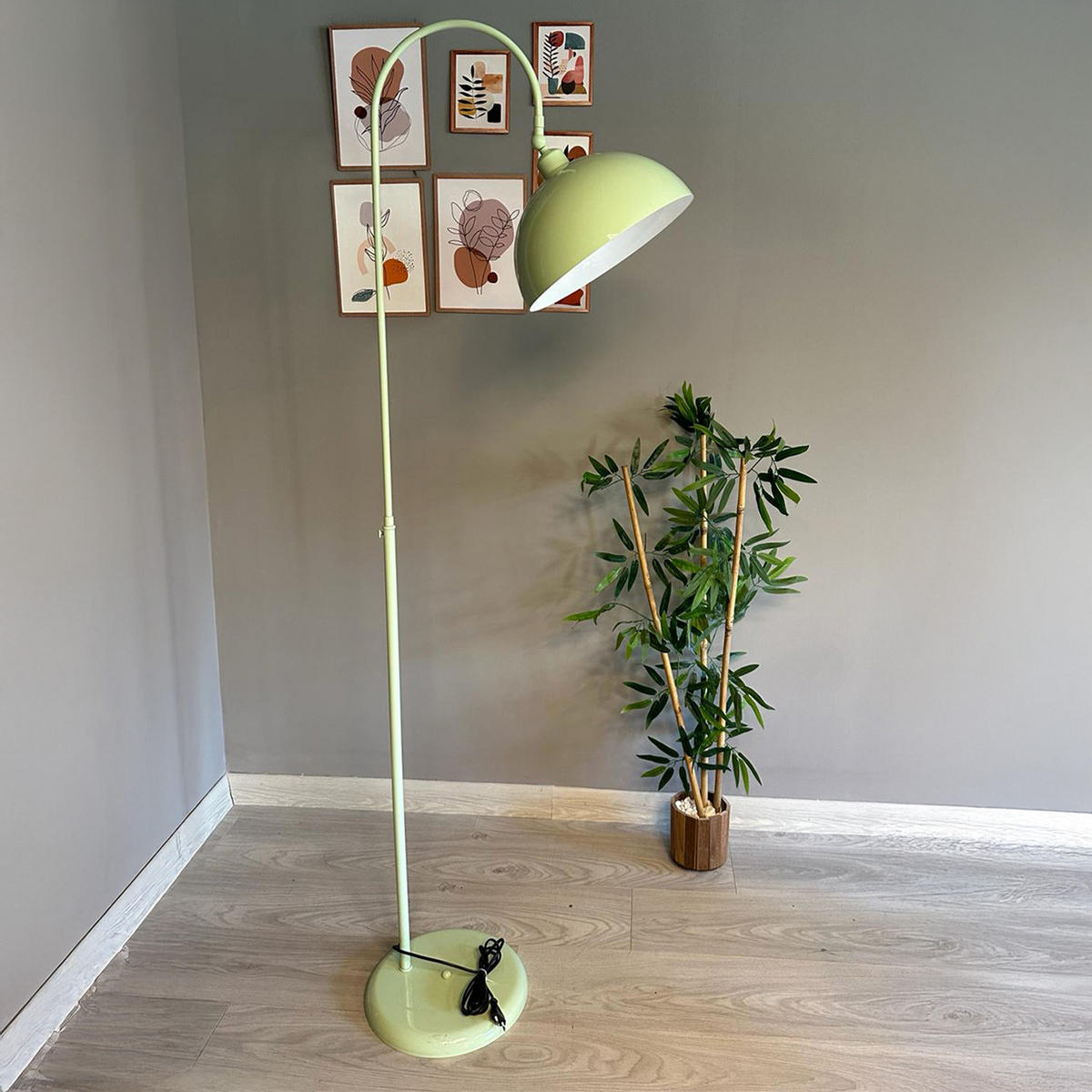 STEHLAMPE Gorkiede E27, verstellbarer Lampenschirm aus Metall - Mintgrün, Metall (37/37/170cm) - Bamyum