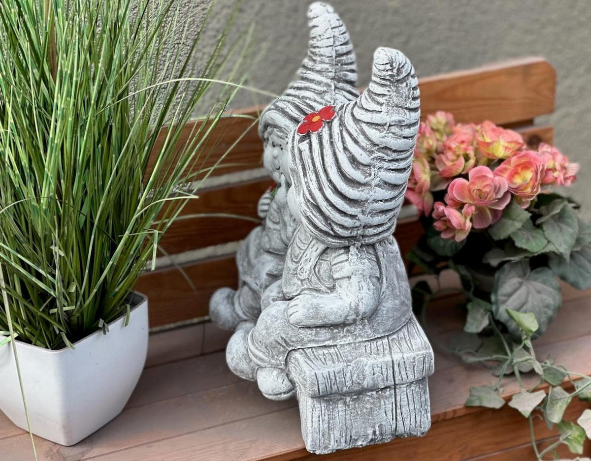 STEINFIGUR 2 Wichtel auf Bank frostfest wetterfest massiv - Grau, Stein (25/35/18cm) - stoneandstyle