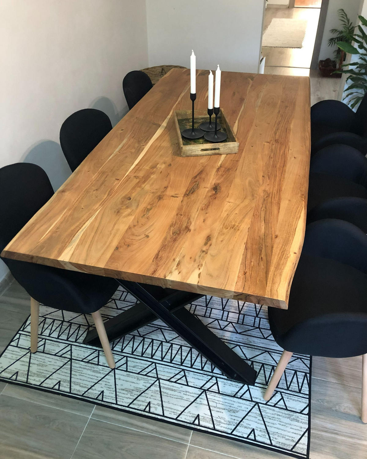 KRÁTKOVLASÝ KOBEREC Keban 200/140 cm - černá, plast (140/200cm) - Beliani