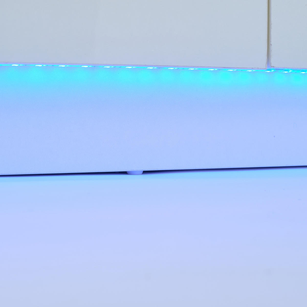 SIDEBOARD in Weiß Esszimmerschrank mit 3 Schubladen und LED-Licht für Esszimmer und Wohnzimmer, B120/T40/H75cm - Weiß, Holzwerkstoff (120/75/40cm) - STILVORA