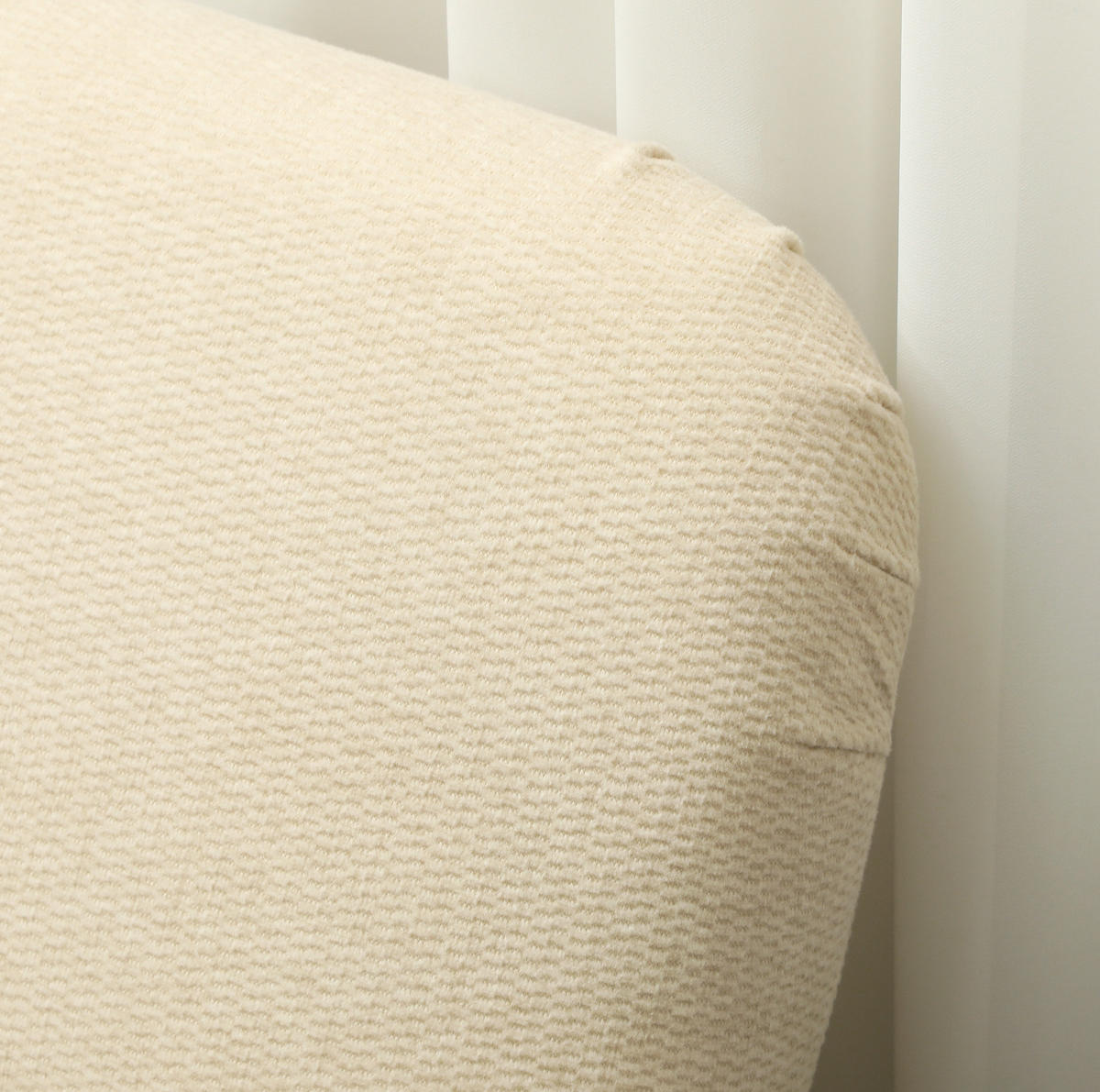 DVOJSEDAČKA 130/74/79 cm krémově bílá ze sametu s područkami - krémová, textil (74/79/130cm) - OKWISH