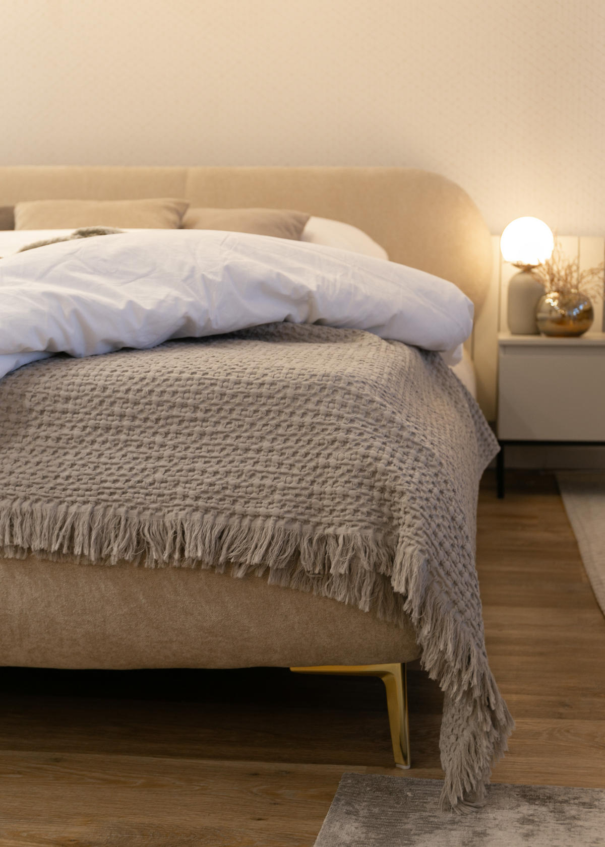 POLSTERBETT Ovalle Beige mit goldenen Metallbeinen 180 cm - Beige/Goldfarben, Textil/Metall (180/200cm) - Selsey