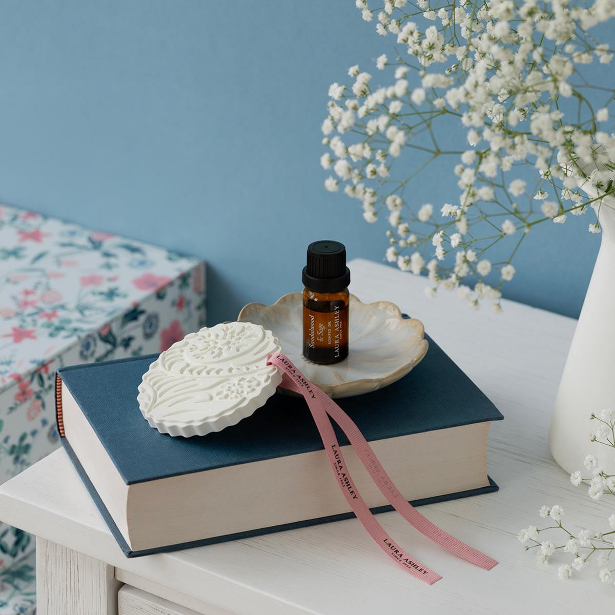 LAURA Ashley vonné visačky - biela, keramika/sklo (10/3/14cm)