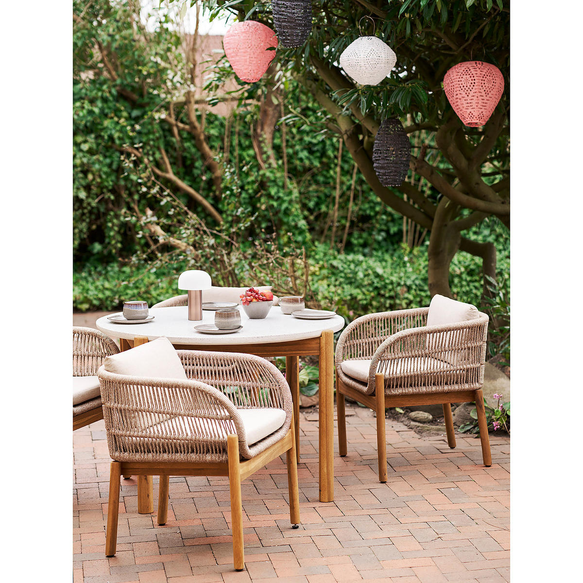 GARTENTISCH - Braun - Weiß - Beton - 120 x 76 x 120 cm - Weiß/Braun, Holz/Stein (120/120/76cm) - home24