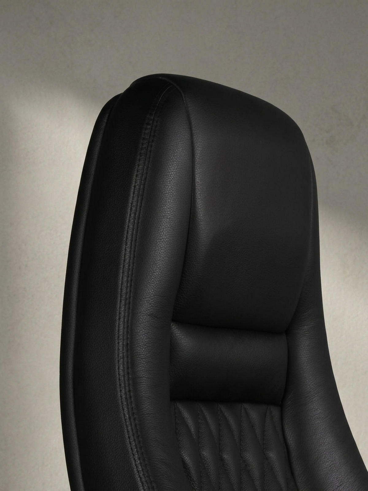 CHEFSESSEL Echtleder mit Aluminiumfußkreuz und ergonomischer Sitzform MADRID, Schwarz 70x68x130 cm - Silberfarben/Schwarz, Leder/Metall (70/130/68cm) - KADIMA DESIGN