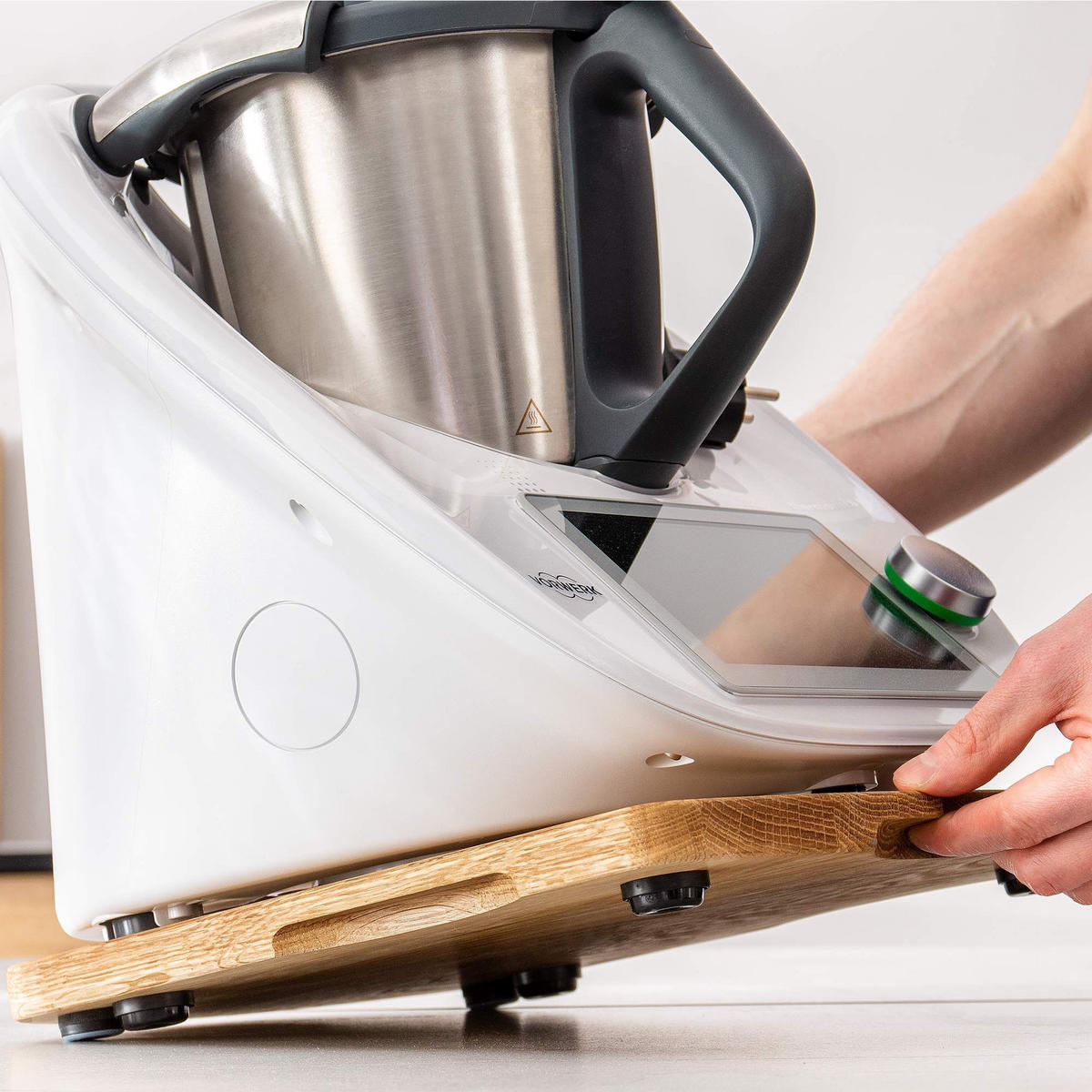 TOPFUNTERSETZER Gleitbrett COQUERE für Thermomix TM5 und TM7 - Eichefarben, Holz (32/35cm) - KONSIMO®