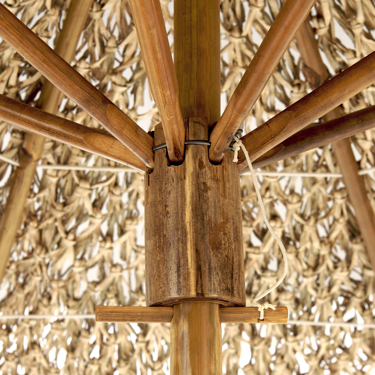 GARTEN BEISTELLTISCH mit Sonnenschirm Bambusholz Seegras Molise - Dunkelbraun, Holz (85/85/76cm) - Beliani