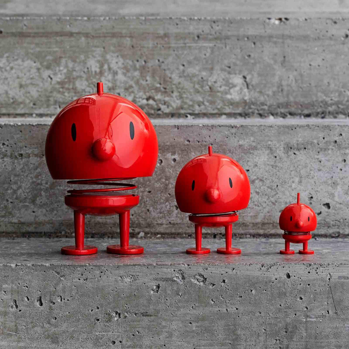 DEKOFIGUR Bumble S rot 7,6 cm - Rot, Kunststoff (5.8/7.6/5.8cm) - Hoptimist