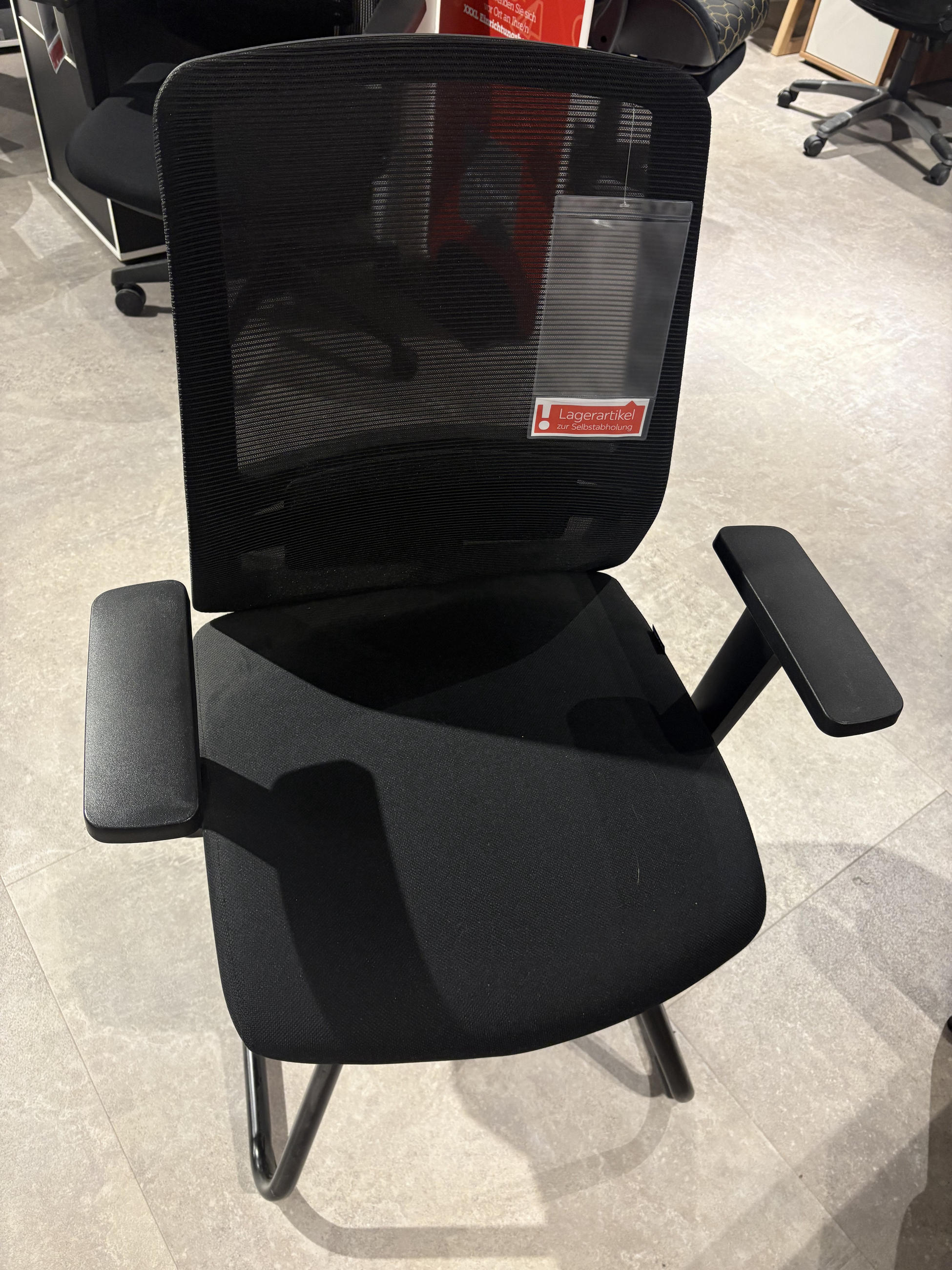 ARMLEHNSTUHL JOEL - Novel