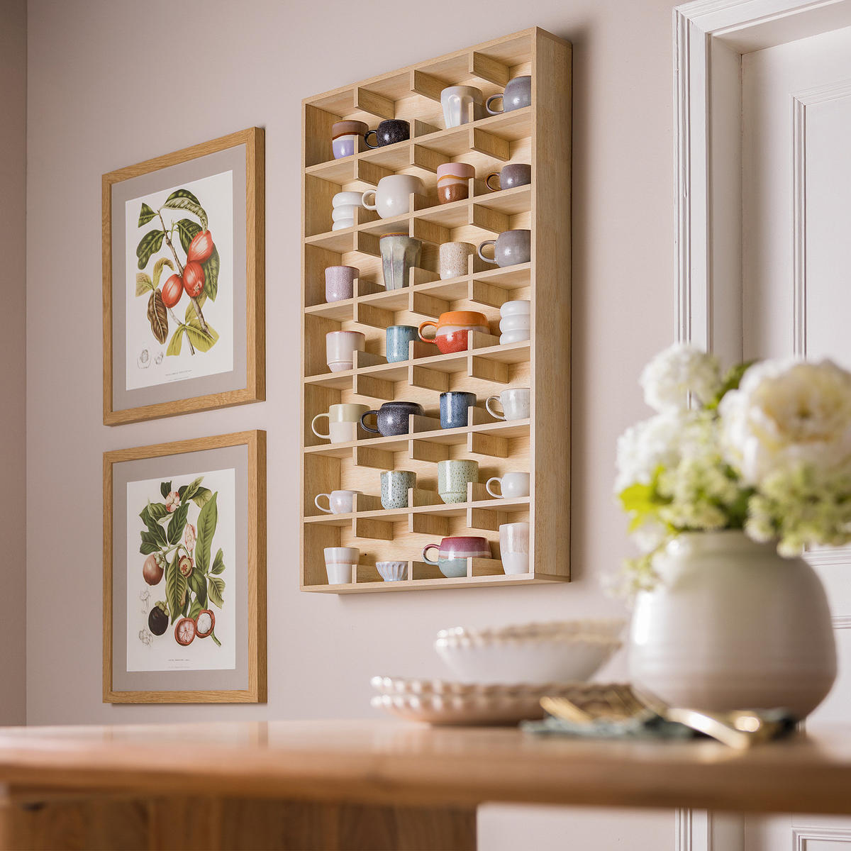 FURNIERTES TASSENREGAL - Tanne - Braun, Holzwerkstoff (63/110/12cm) - home24