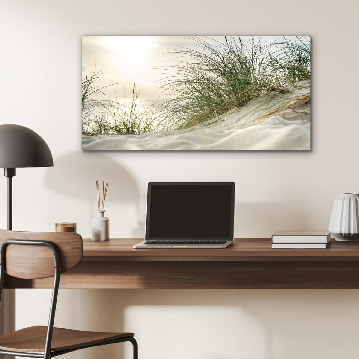 KOVOVÝ OBRAZ Duny s marramovou trávou pod slnkom nemeckého národného parku Schleswig-Holsteinisches Wattenmeer 80x40 cm - krémová, kov (80/40cm) - MuchoWow