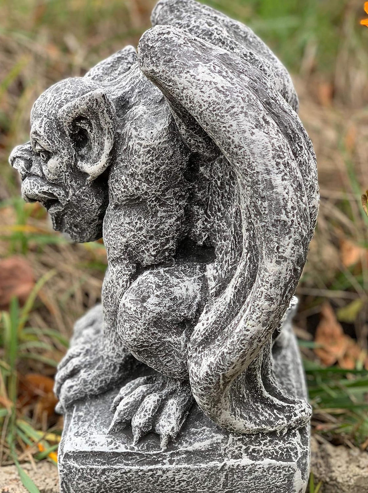 STEINFIGUR Gargoyle auf Sockel frostfest Steinguss - Grau, Stein (22/28/16cm) - stoneandstyle