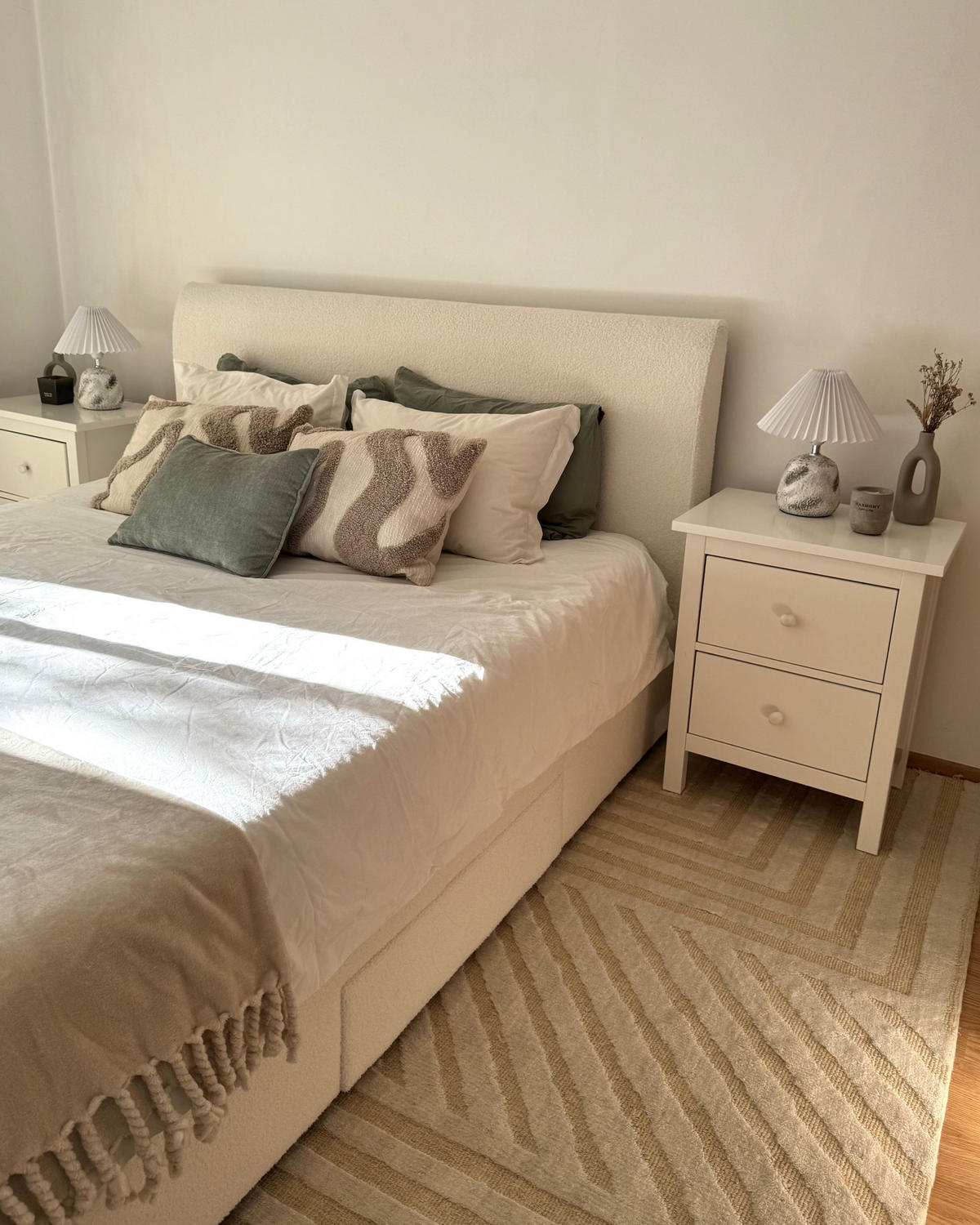 POSTEL s zásuvkami 160/200 cm Bouclé Světle hnědá Soutrin - světle hnědá, textil (160/200cm) - Beliani