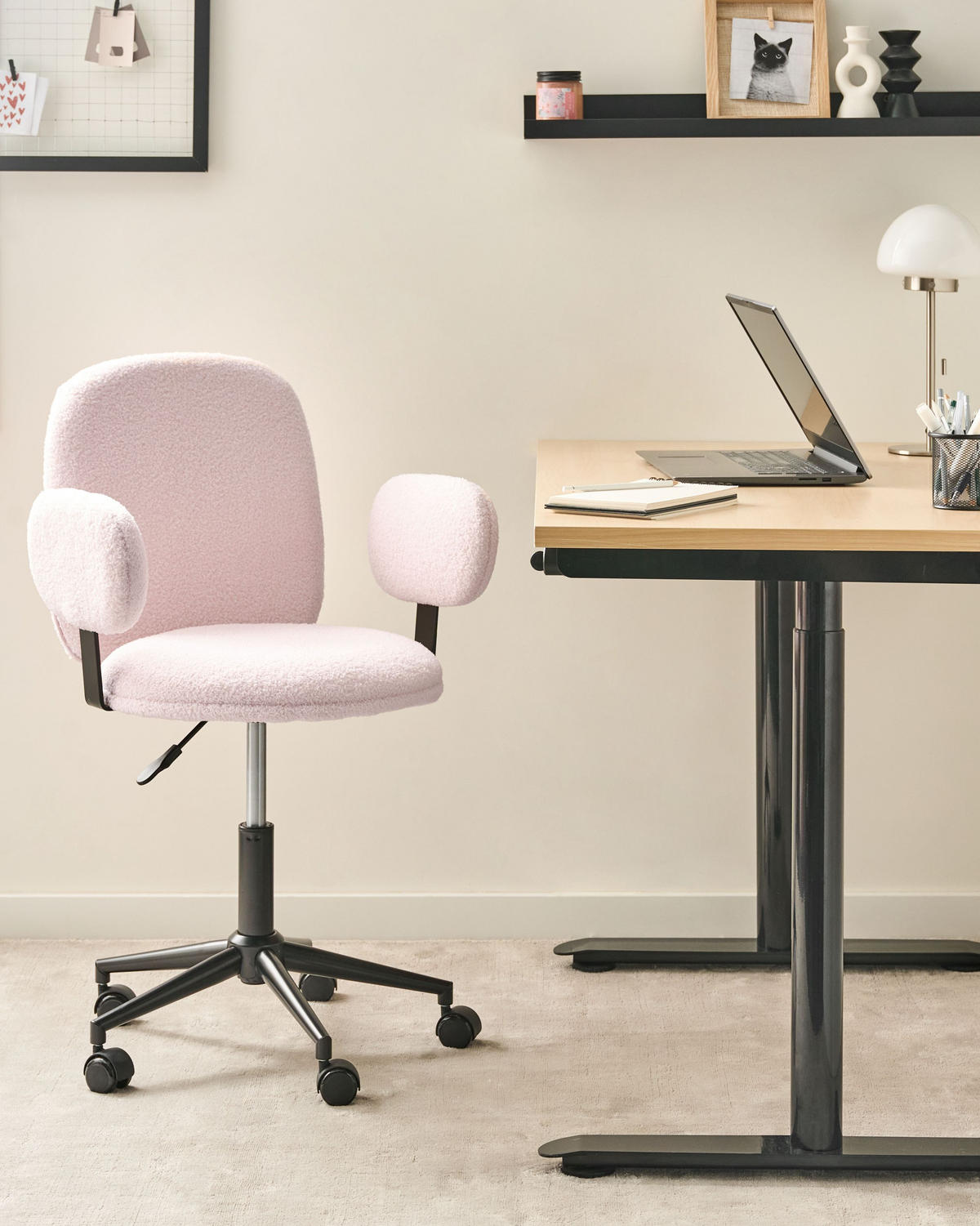 SCHREIBTISCHSTUHL Pastellrosa Bouclé Moraga - Pink/Schwarz, Textil (58/80/58cm) - Beliani