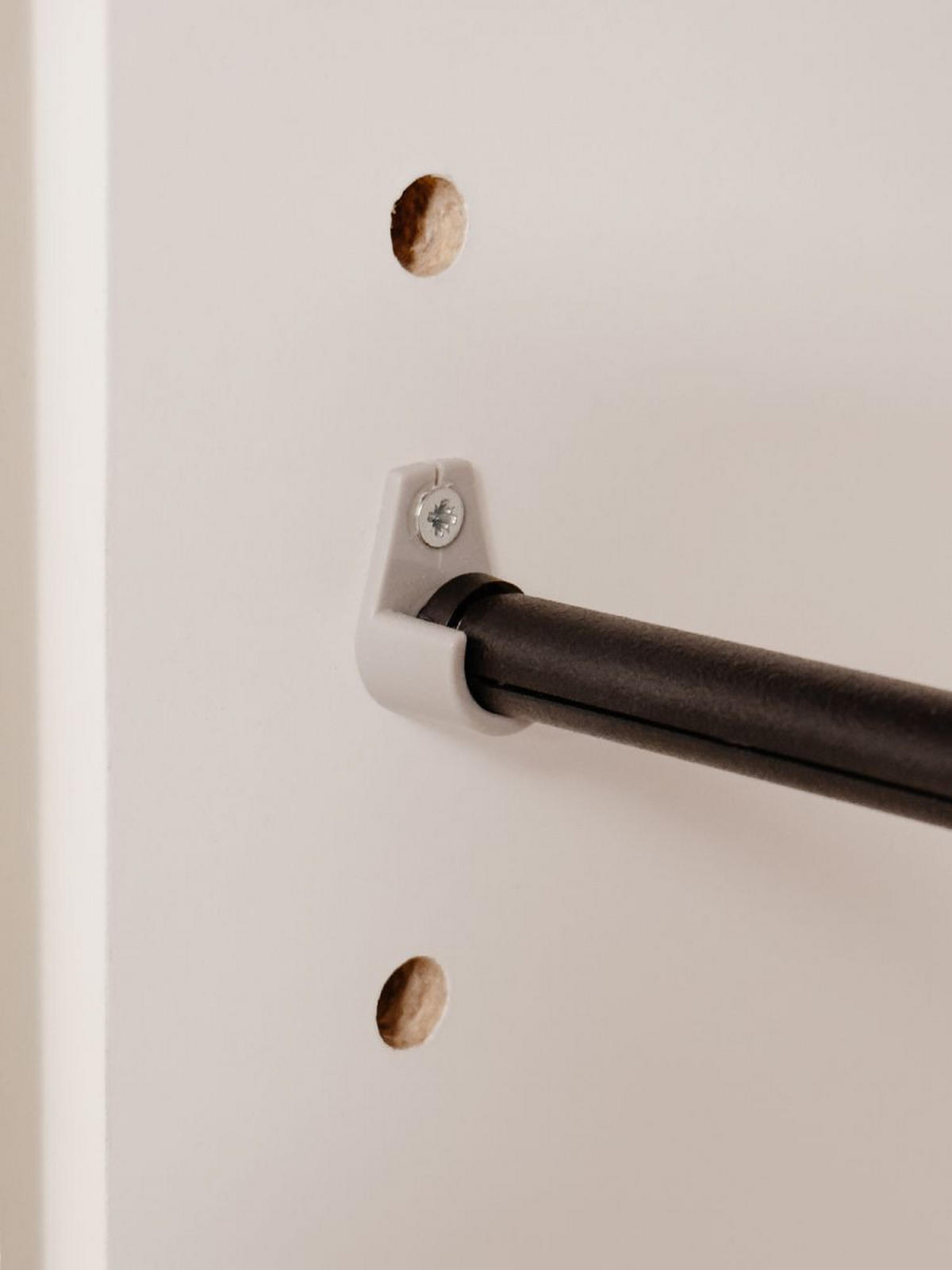 SCHUHSCHRANK weiß 100 cm, Schuhkommode aufklappbar für 24 Paar Schuhe - Silberfarben/Schwarz, Holzwerkstoff/Kunststoff (100/110/34cm) - Furn.Design