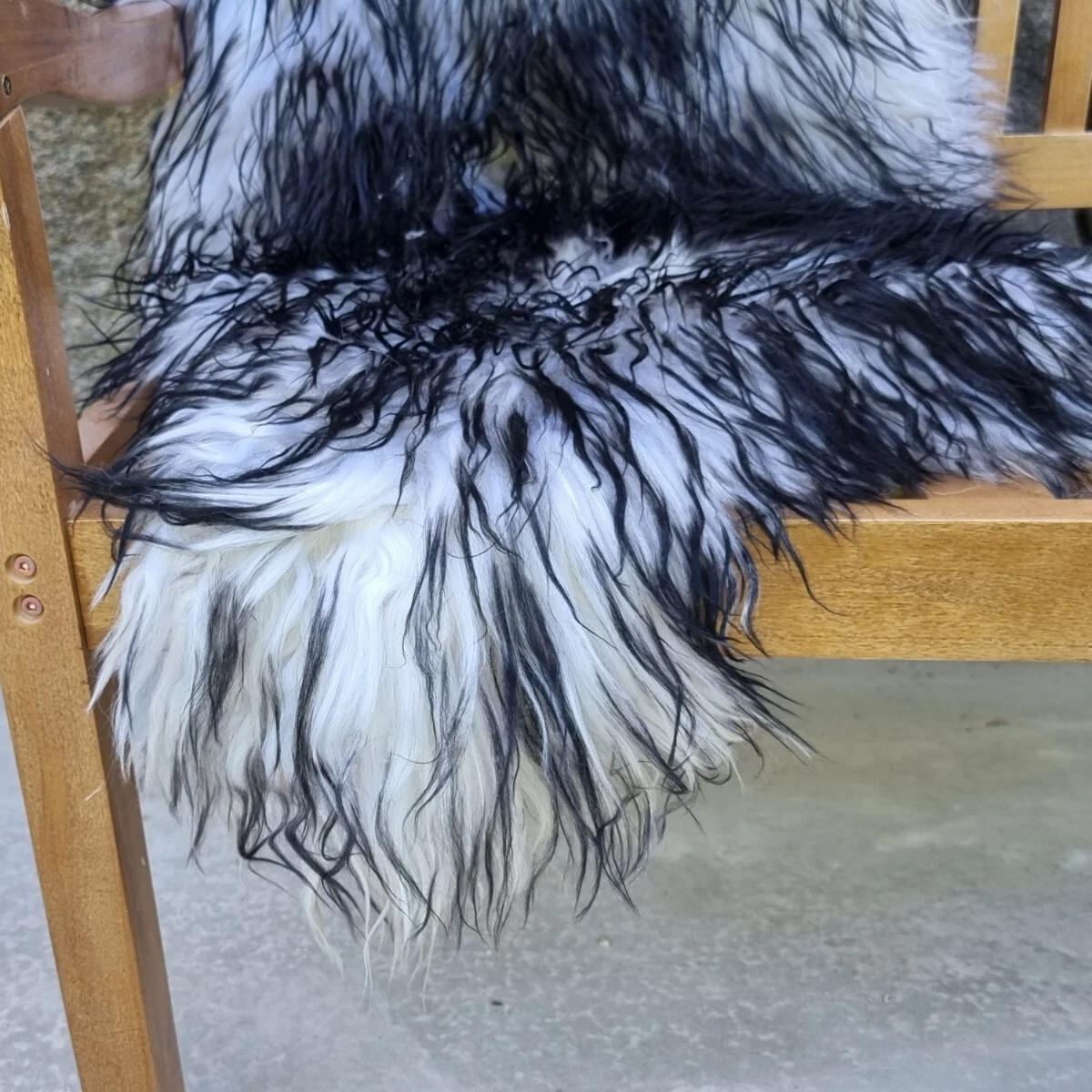 LAMMFELL Island Langhaar natur lockig weich Premium Schwarz geflammt ca. 105 cm - Schwarz Hochglanz, Fell (55/105cm) - Provellus