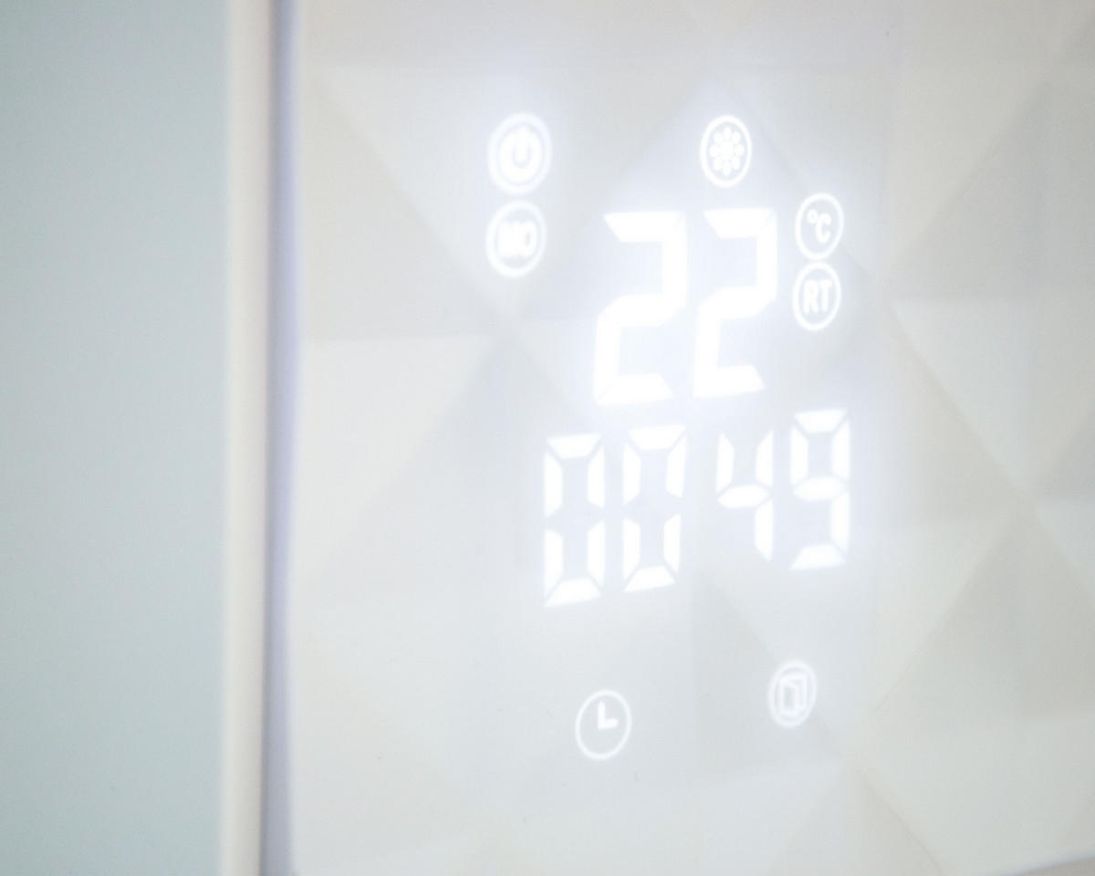 SPLIT-WANDHEIZUNG Weiß mit Fernsteuerung und Programmierung 2000 W - Weiß, Kunststoff (54/19/13cm) - Purline