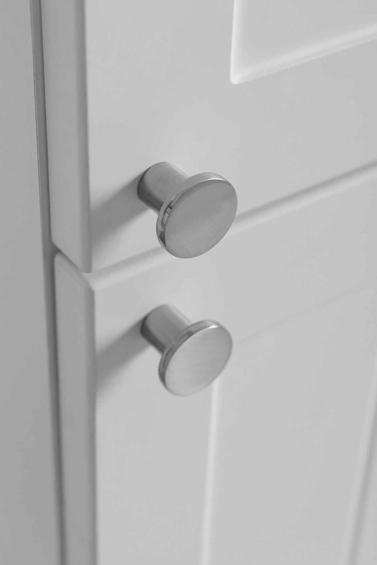 BADEZIMMERSCHRANK, weiß, 35 x 136 x 27 cm, silberner Griff - Silberfarben/Weiß, Holzwerkstoff/Metall (35/136/27cm) - 3XE LIVING