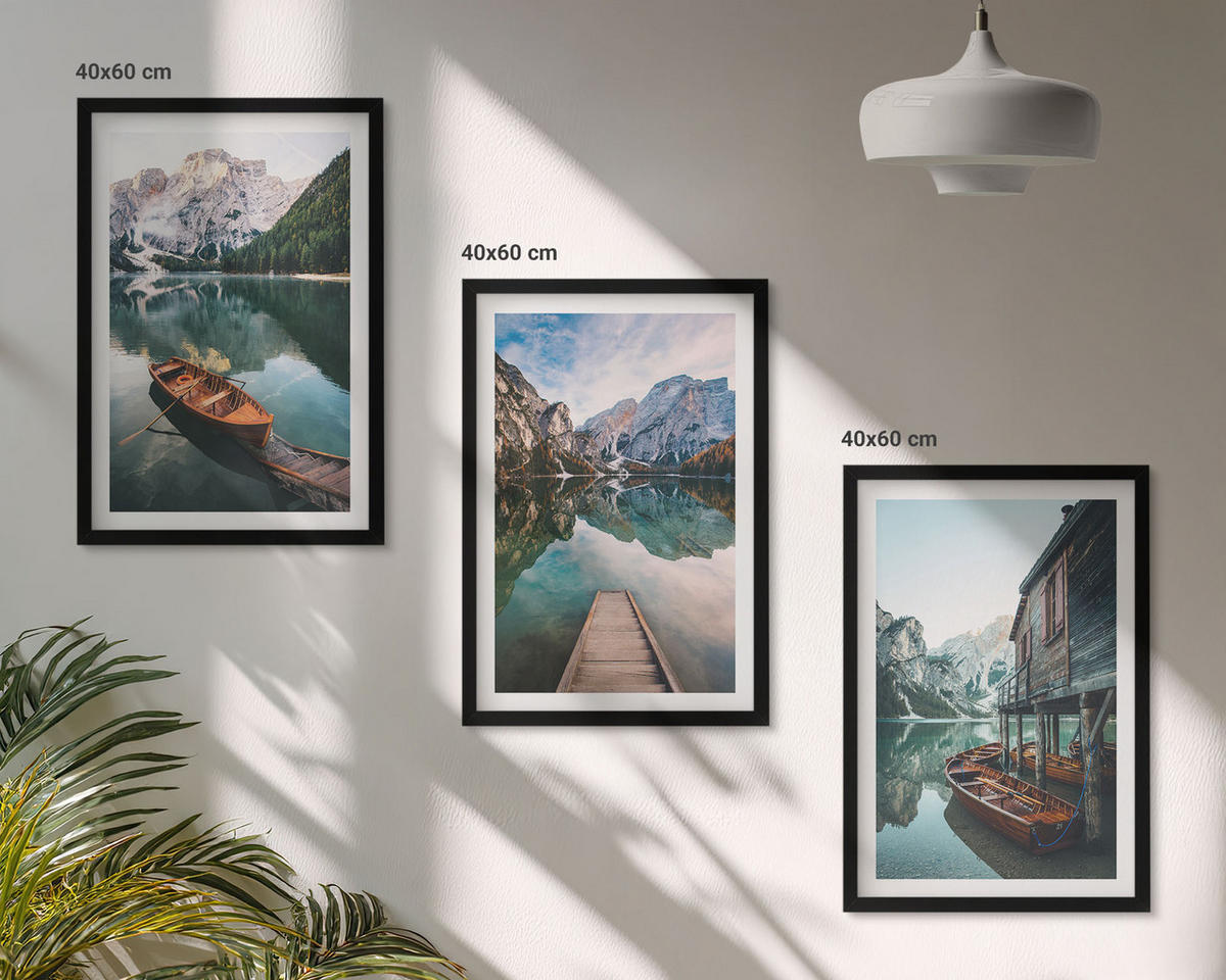 BILDER SET 3er Set - 40x60 cm Schwarzer Rahmen - See, Berge, Boote, Ferienhaus - Schwarz, Kunststoff (40/60cm) - TULUP