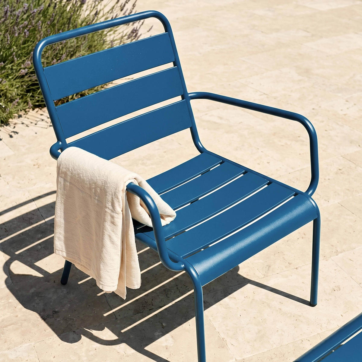 RELAXSESSEL MIT HOCKER, Pazifikblau - Blau, Metall (64/72/60cm) - Oviala