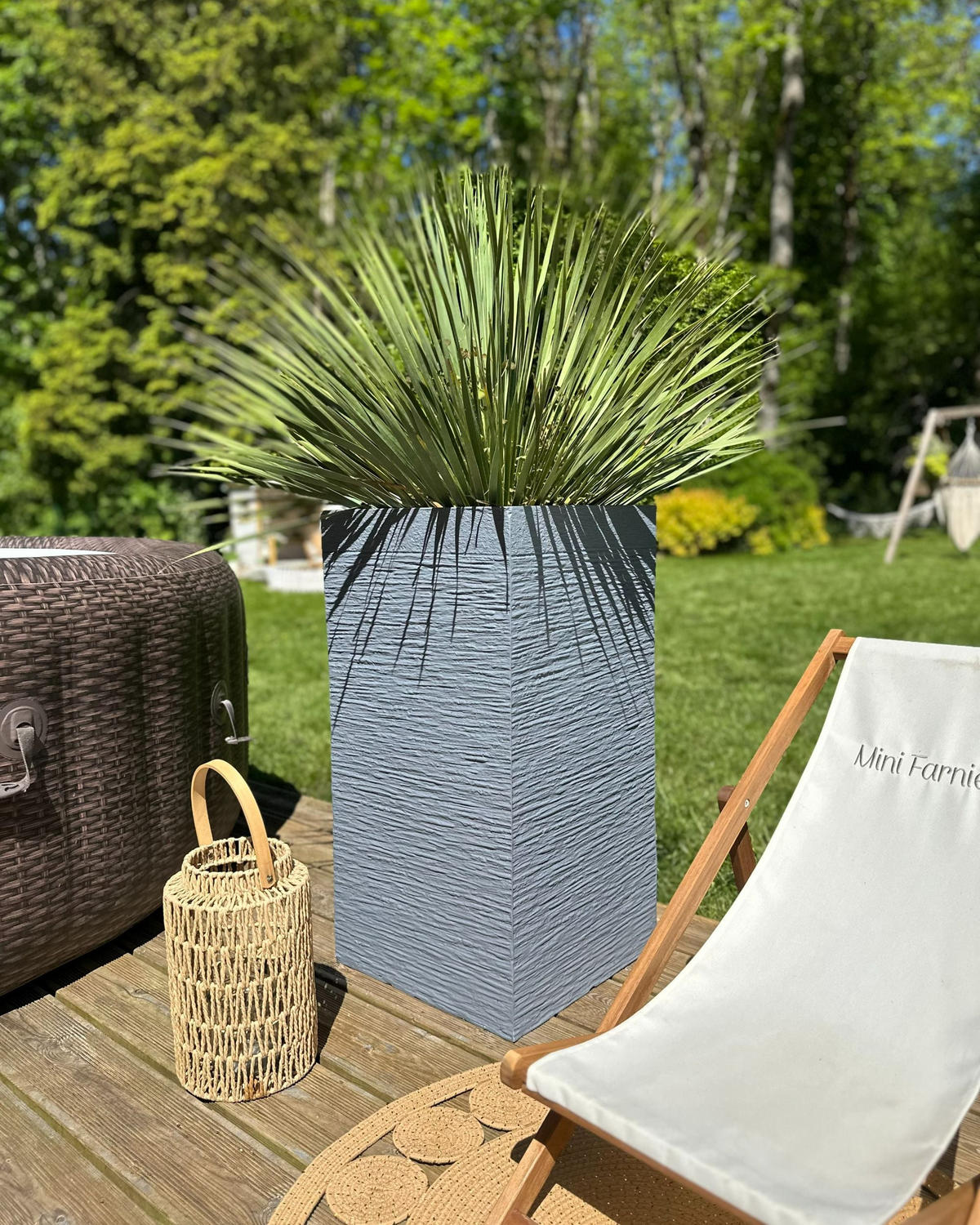 KVĚTINÁČ šedý čtvercový 40/40/77 cm Dion - šedá, přírodní materiály (77cm) - Beliani