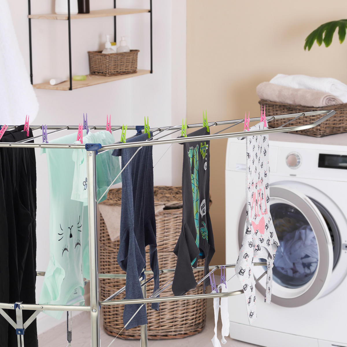 STOJAN na prádlo - strieborná, kov/plast (185.5/111/53cm) - Relaxdays