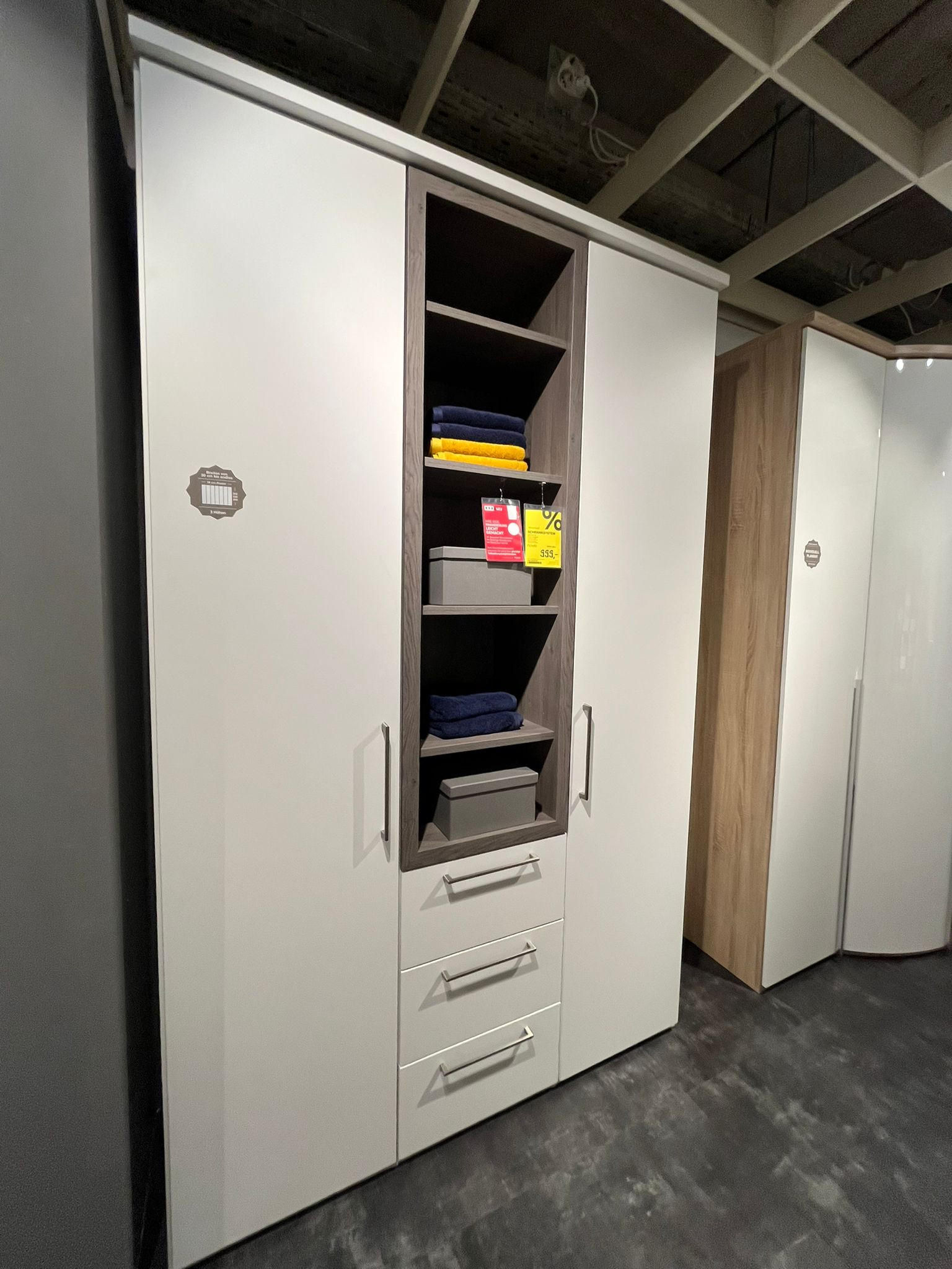 Kleiderschrank - Novel