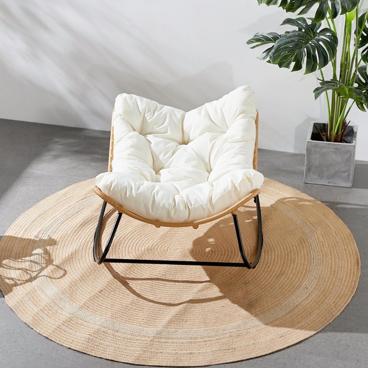SCHAUKELSTUHL Canggu Beige aus geflochtenem Kunstharz - Naturfarben, Metall (102/50/75cm) - Concept Usine