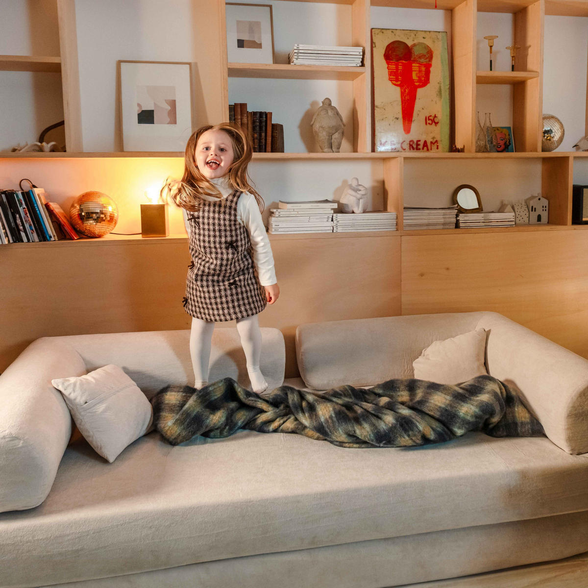 SCHLAFSOFA mit 2 Sitzplätzen, Ekru - Beige/Weiß, Textil (204/67/102cm) - Oviala