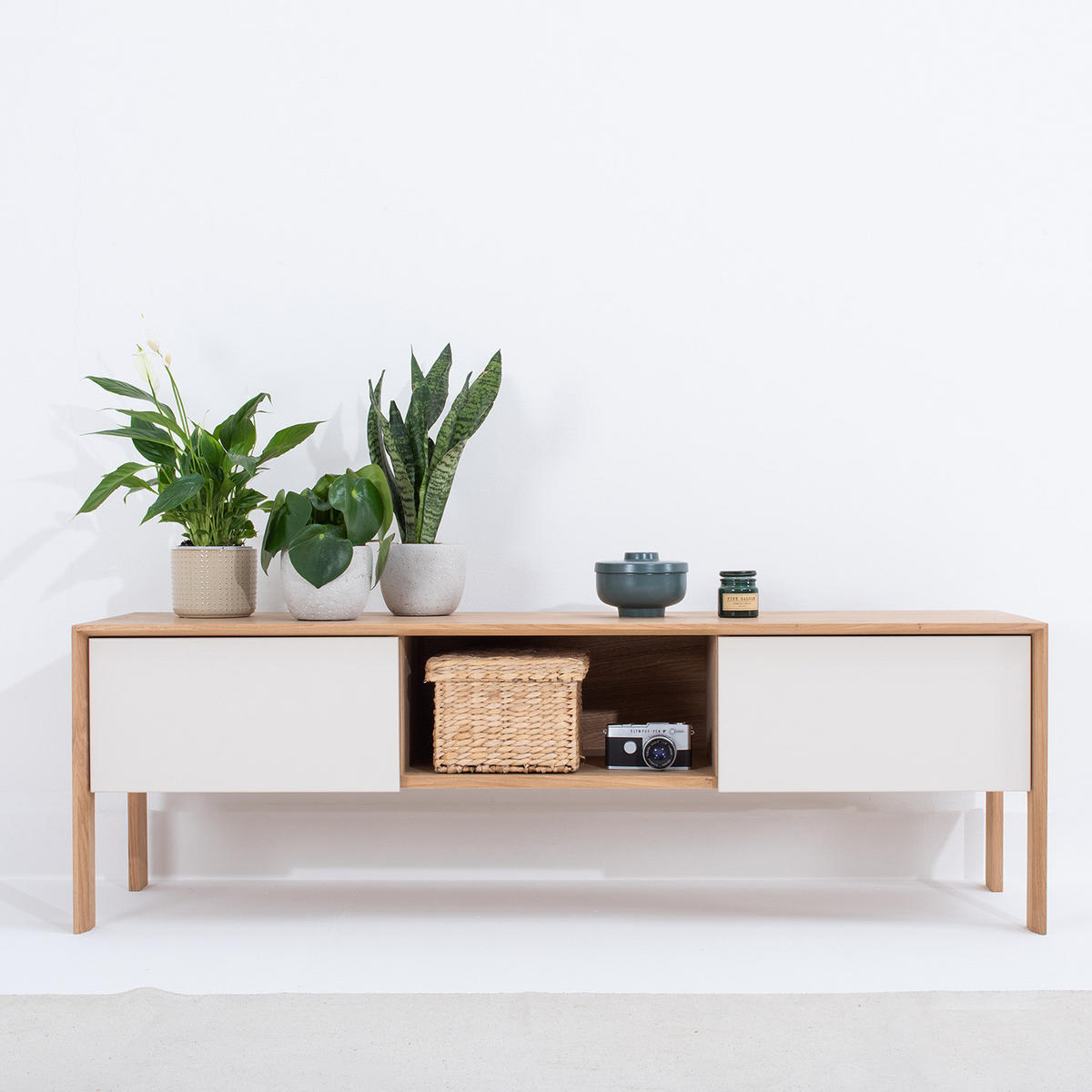 TV-LOWBOARD - Eiche teilmassiv - Mushroom Creme / Eiche Hell - Eichefarben/Creme, Holz/Holzwerkstoff (140/44/45cm) - home24
