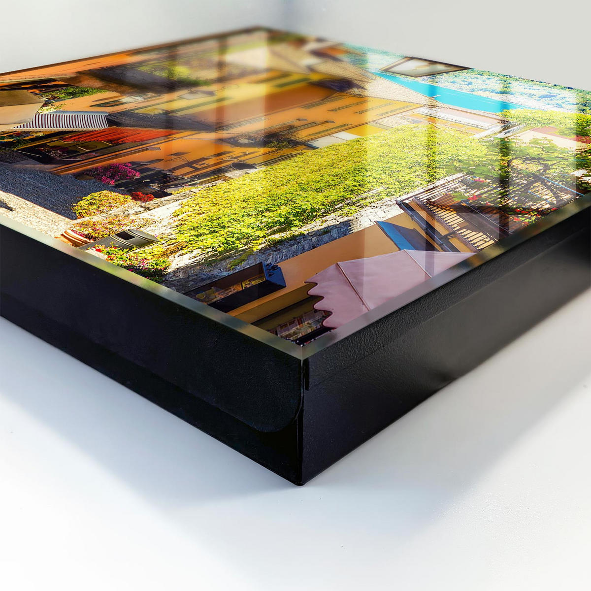 SCHLÜSSELBOX Schwarz 30x30 cm- Türöffnung nach rechts - Eine farbenfrohe Stadt - Gelb, Metall (30/30/5cm) - TULUP