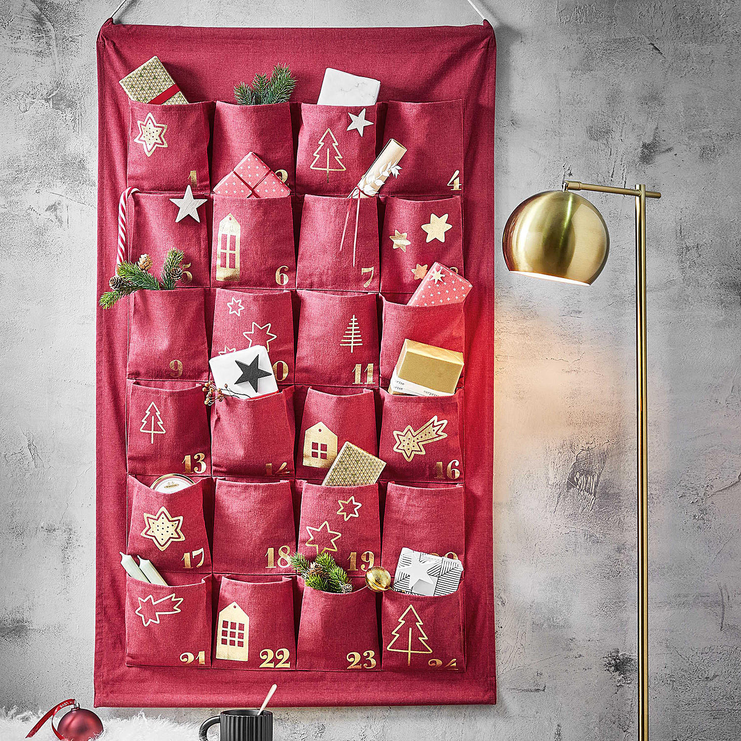 ADVENTSKALENDER Santa Is Coming - Rot/Goldfarben, Textil (71/0.5/123cm) - Butlers